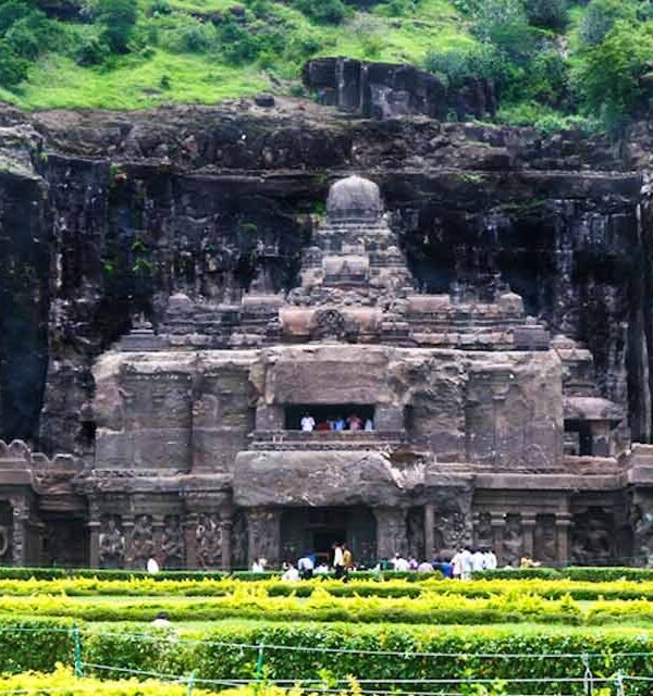 entering-ajanta-ellora-caves