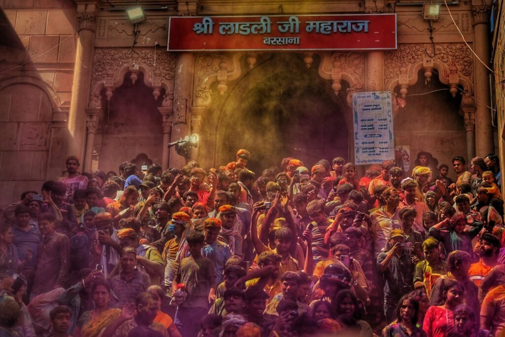 holi in radha rani temple barsana