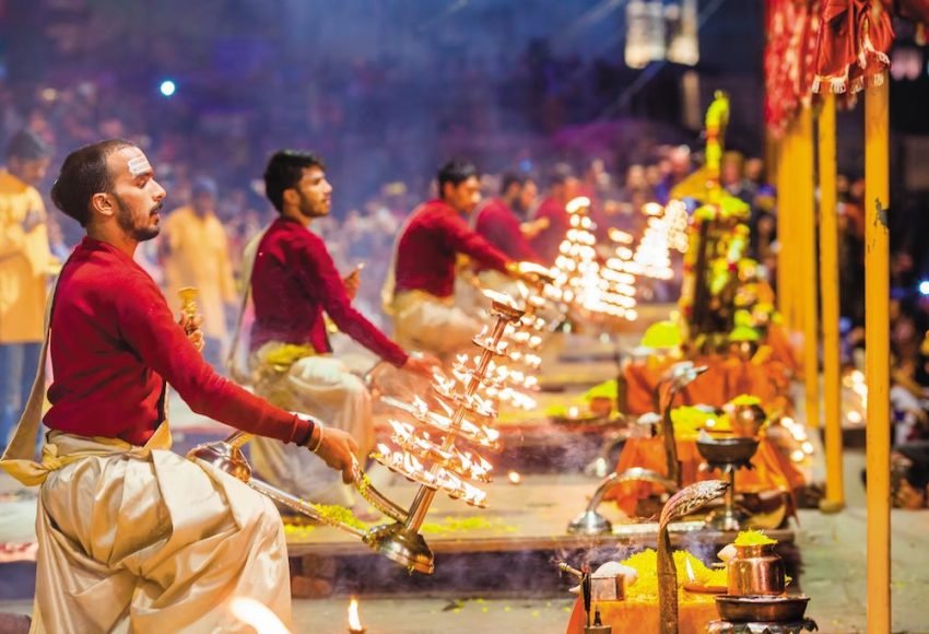Holi Tour - Ganga Aarti Varanasi